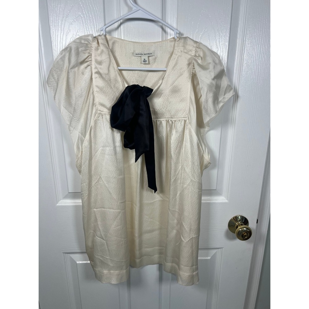 Banana Republic 100% Silk Blouse XL Cream Ivory Black Bow Jacquard Cap Sleeve